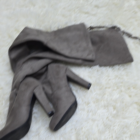 Steve Madden Elegant Gray Over-the-Knee Boots - Picture 5 of 11
